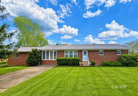 73 Rainbow Dr