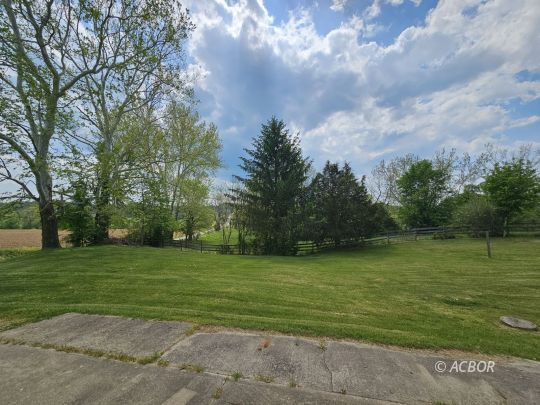 73 Rainbow Dr