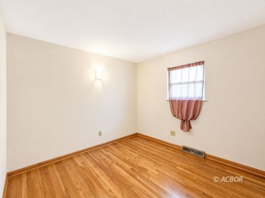 73 Rainbow Dr