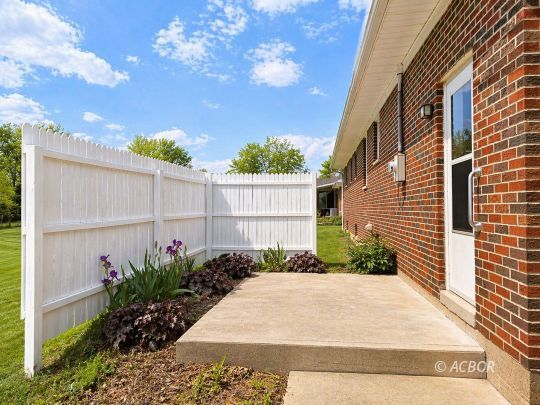 73 Rainbow Dr