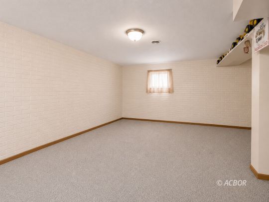 2052 Dry Ridge RD