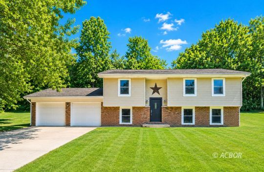 238 Carman Dr