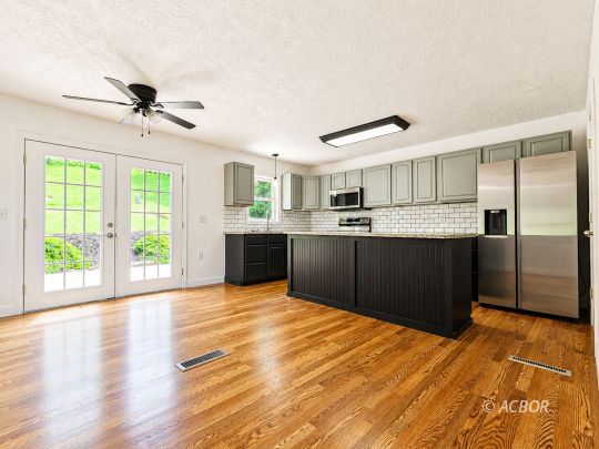 238 Carman Dr