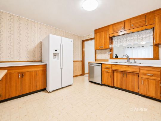 164 Burnett Extension