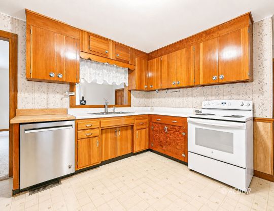 164 Burnett Extension