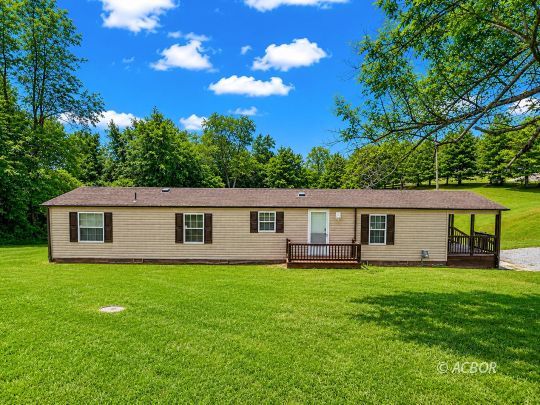 87 York Dr.