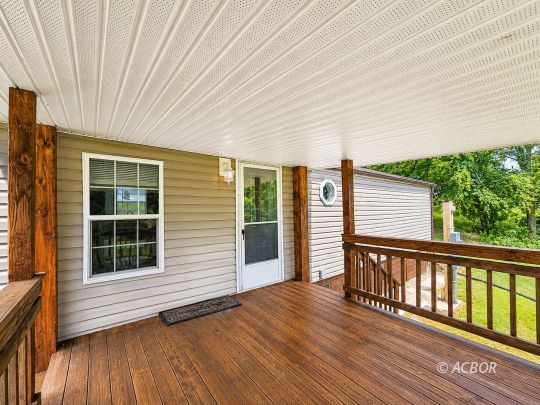 87 York Dr.