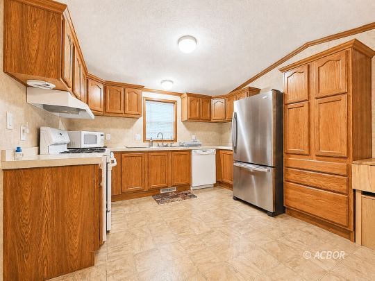 87 York Dr.