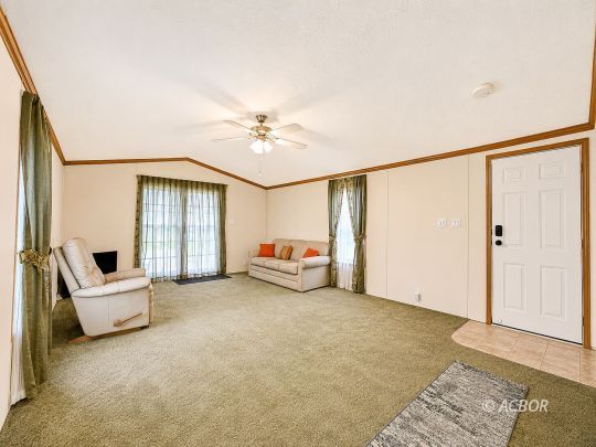 87 York Dr.