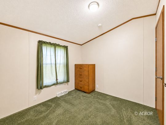 87 York Dr.