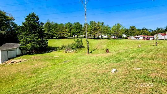 87 York Dr.