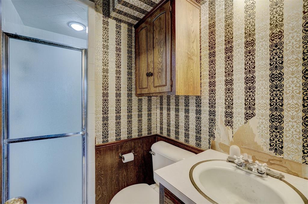 6417 Urschel Court