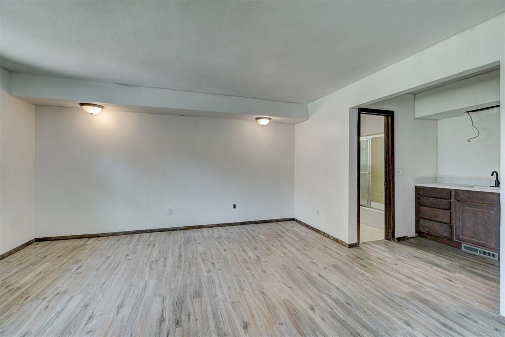 6417 Urschel Court