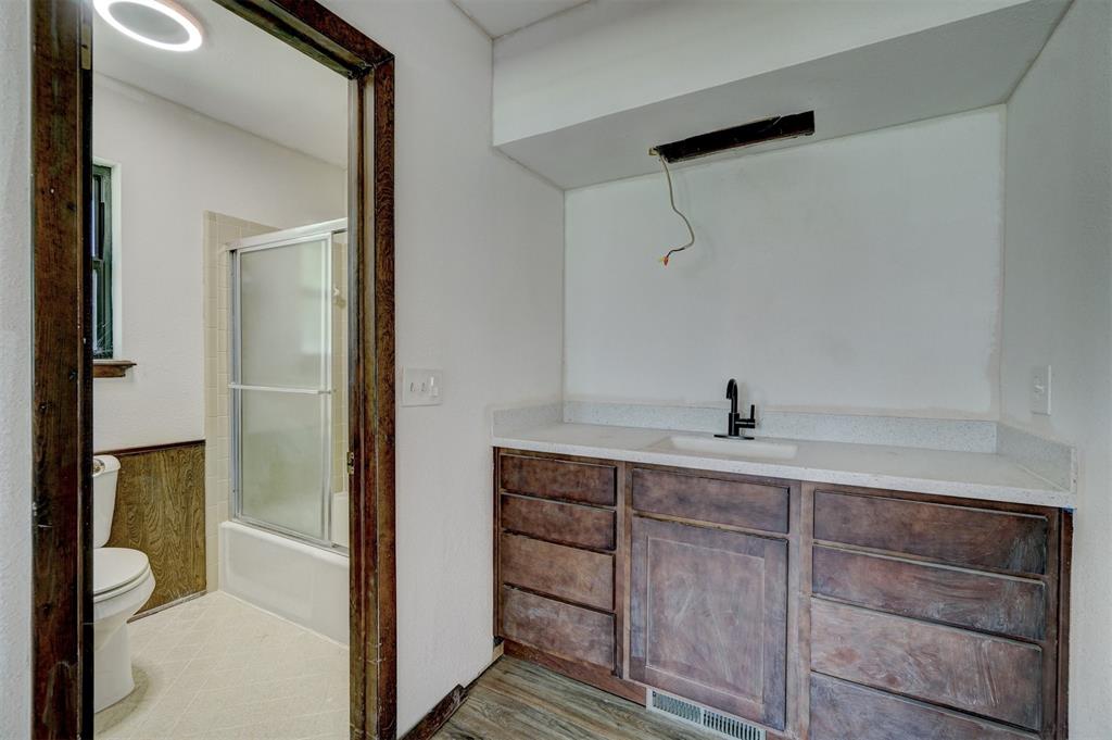 6417 Urschel Court