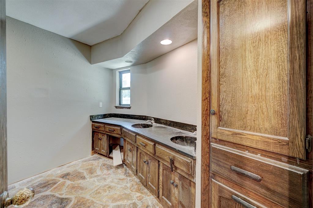 6417 Urschel Court