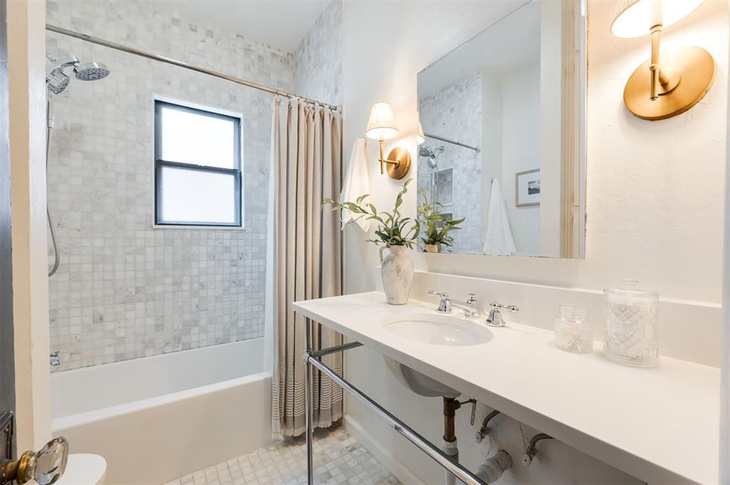 121 NW 18th Street