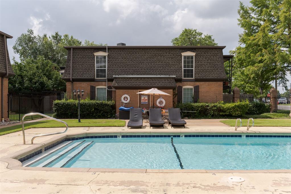 6000 N Brookline Avenue Unit: 62