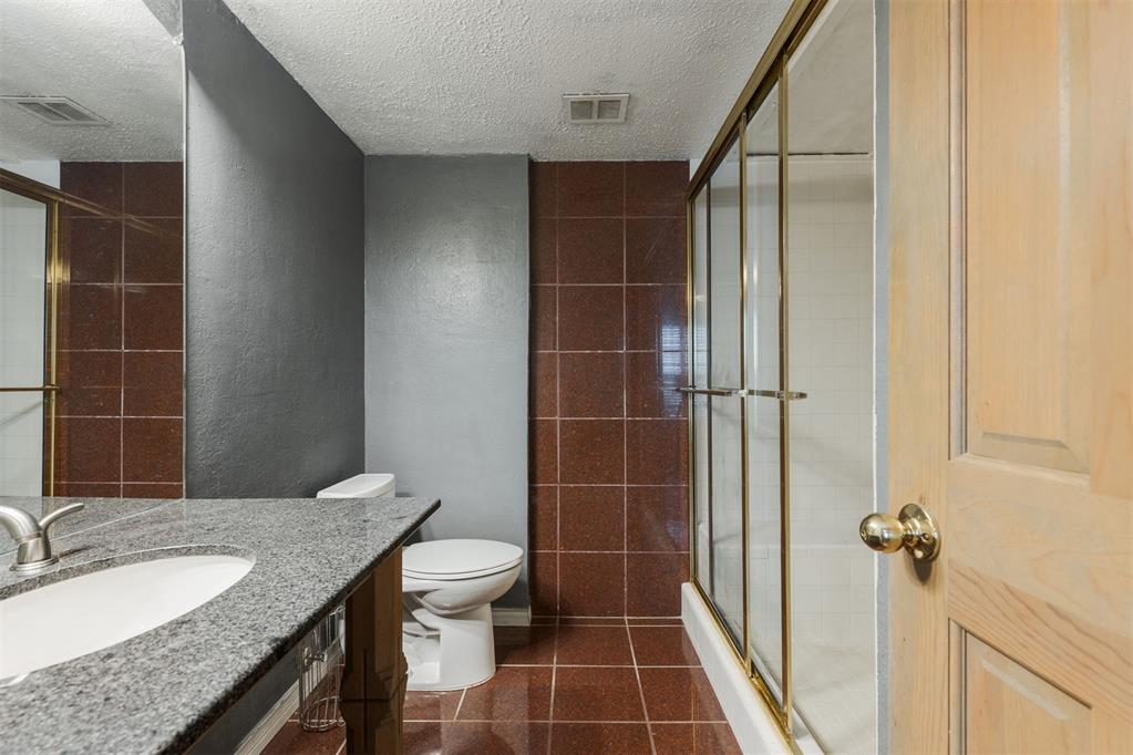 6000 N Brookline Avenue Unit: 62