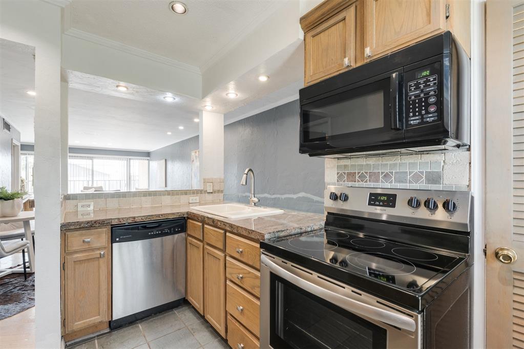 6000 N Brookline Avenue Unit: 62