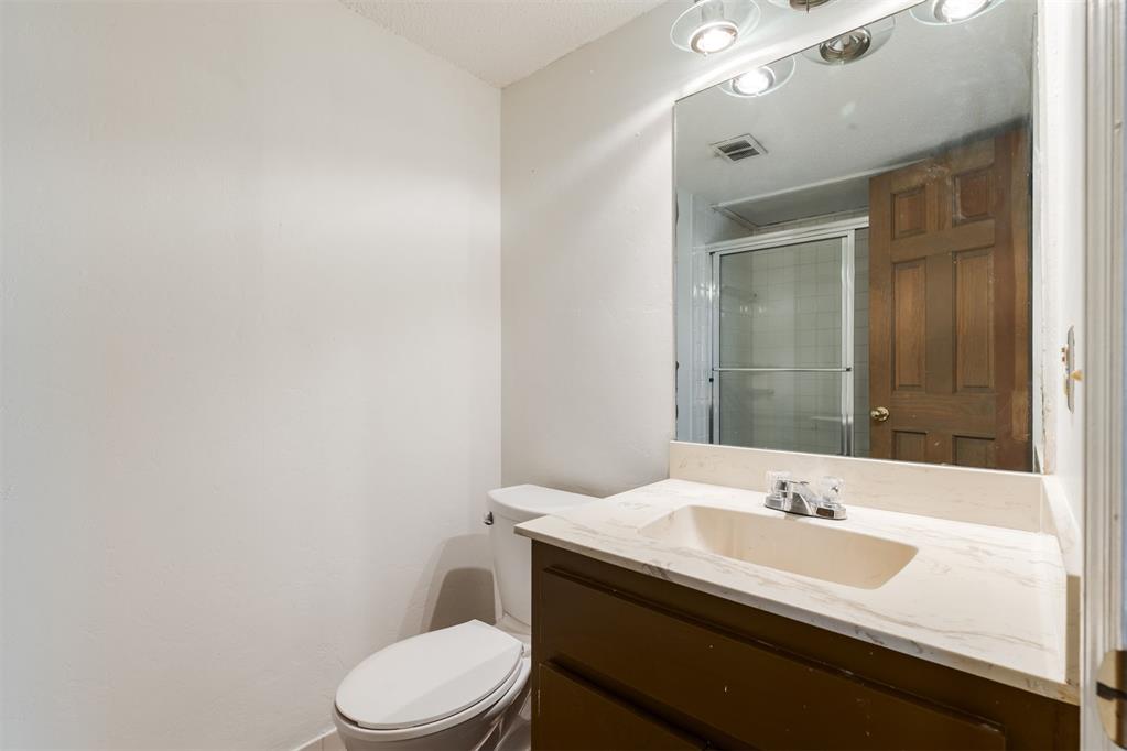 6000 N Brookline Avenue Unit: 62