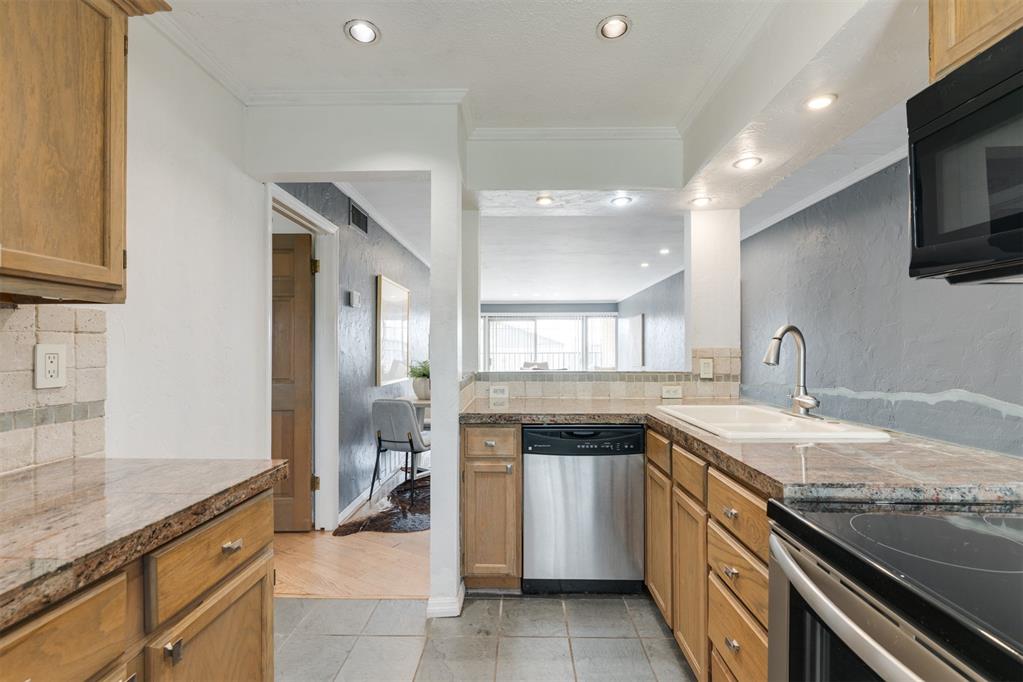 6000 N Brookline Avenue Unit: 62