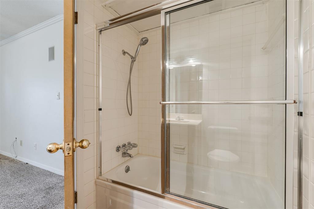 6000 N Brookline Avenue Unit: 62