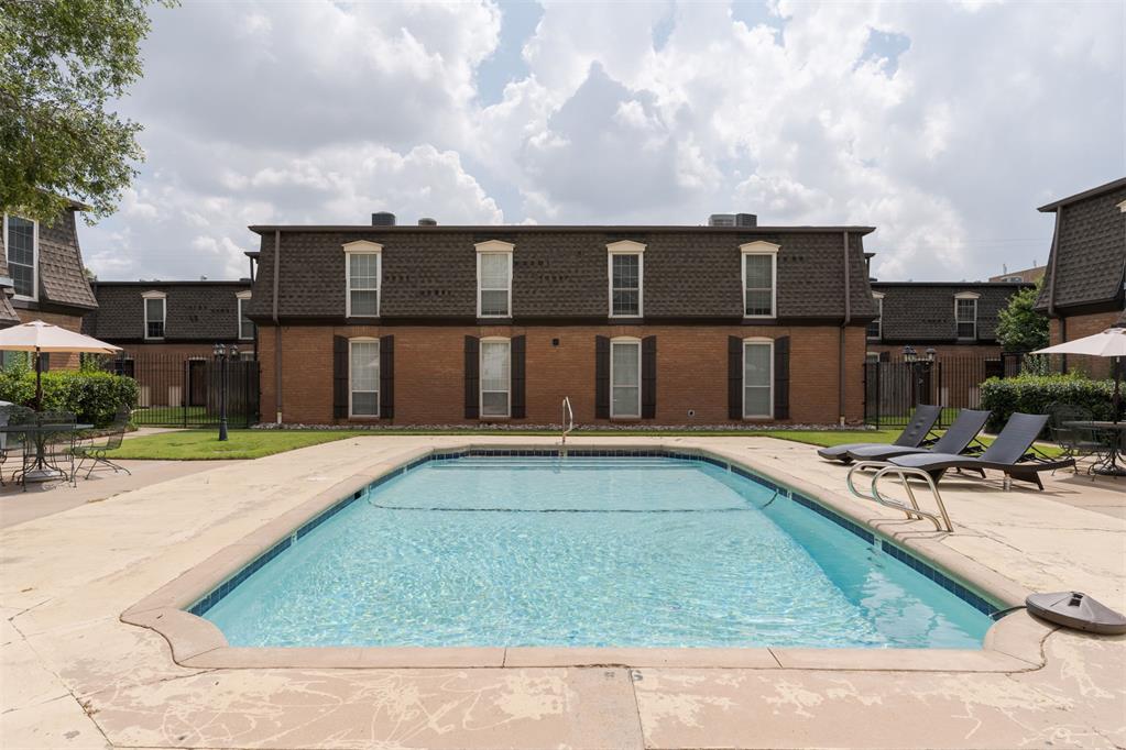 6000 N Brookline Avenue Unit: 62