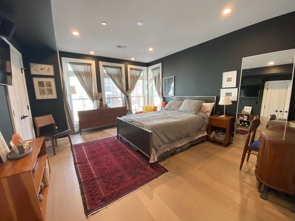 163 Leyden St # 2