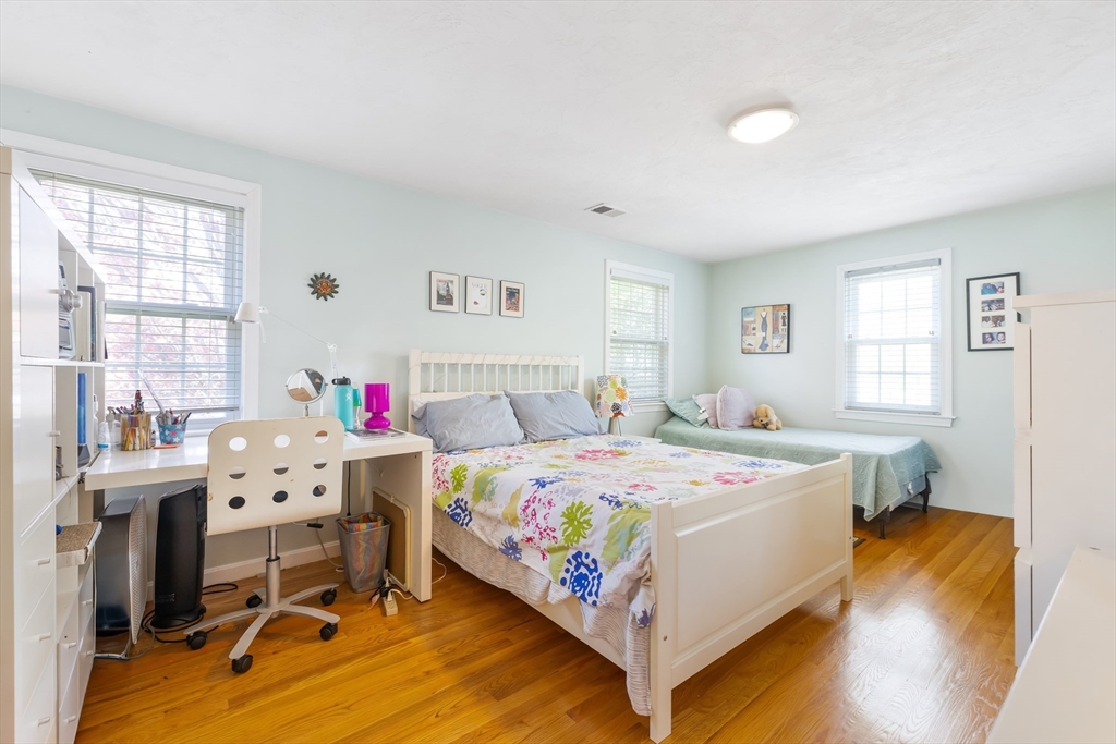 32 Smith Ave