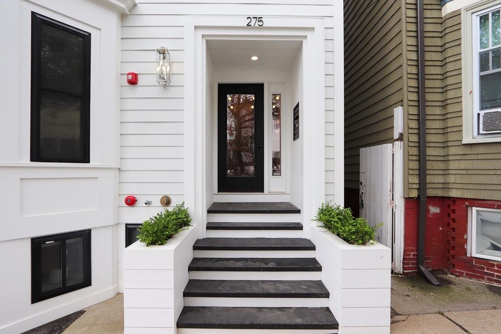 275 Webster