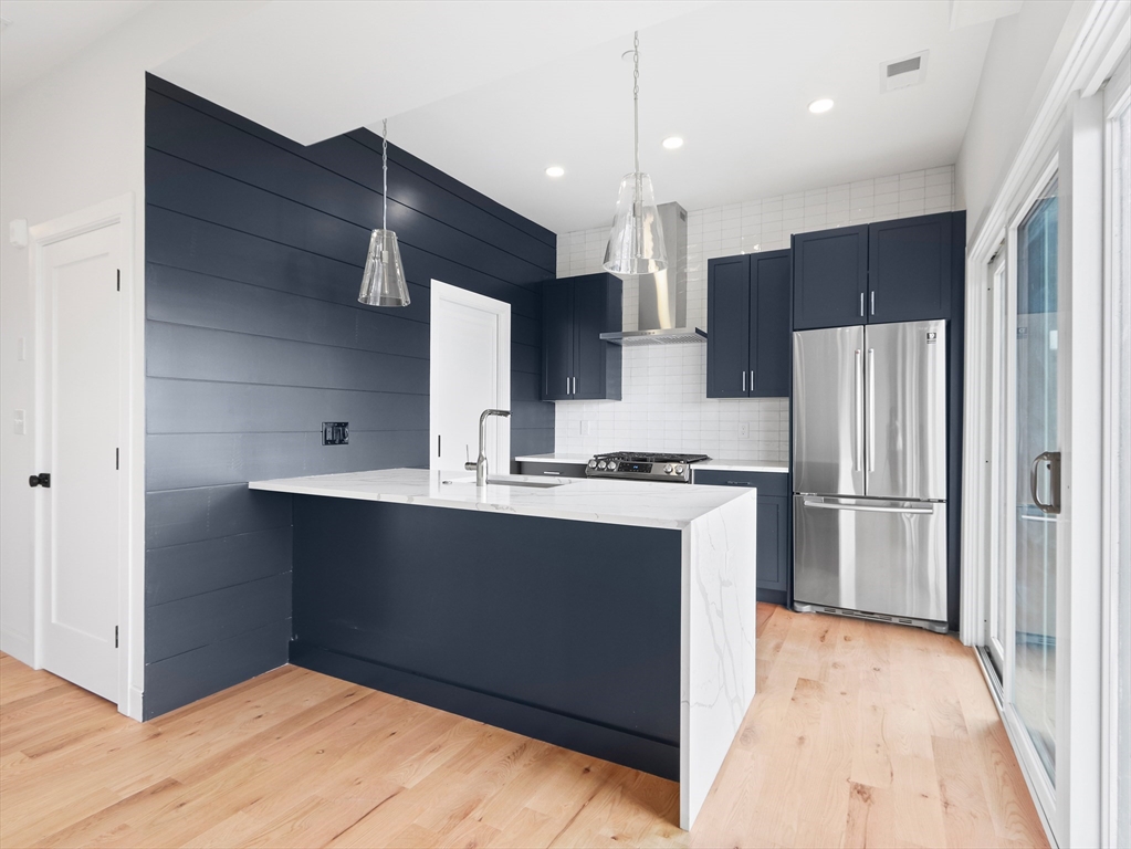 275 Webster