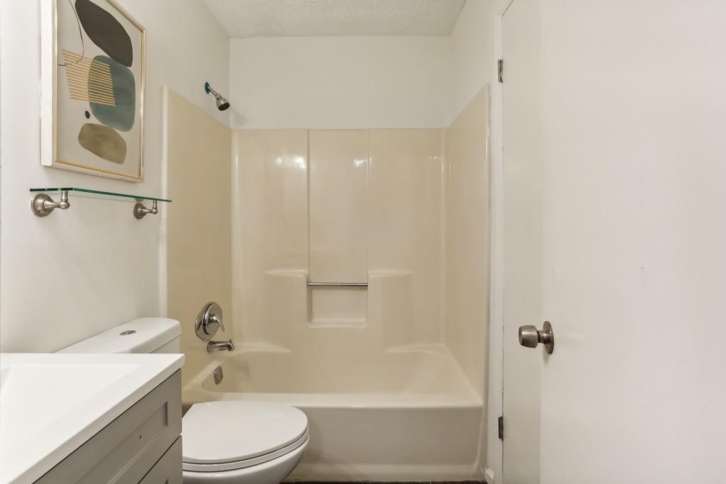 892 Glynn Oaks Drive