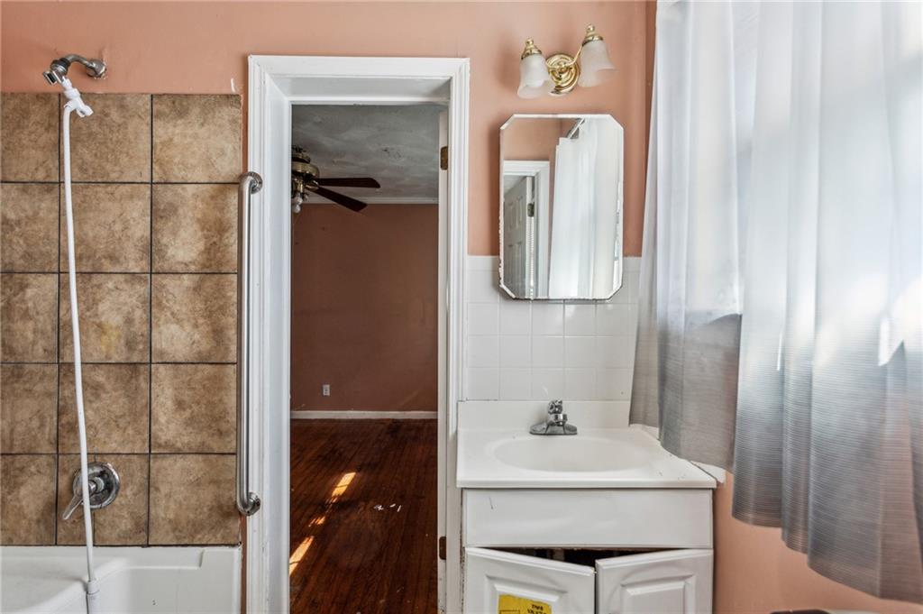 1310 Loch Lomond Trail SW