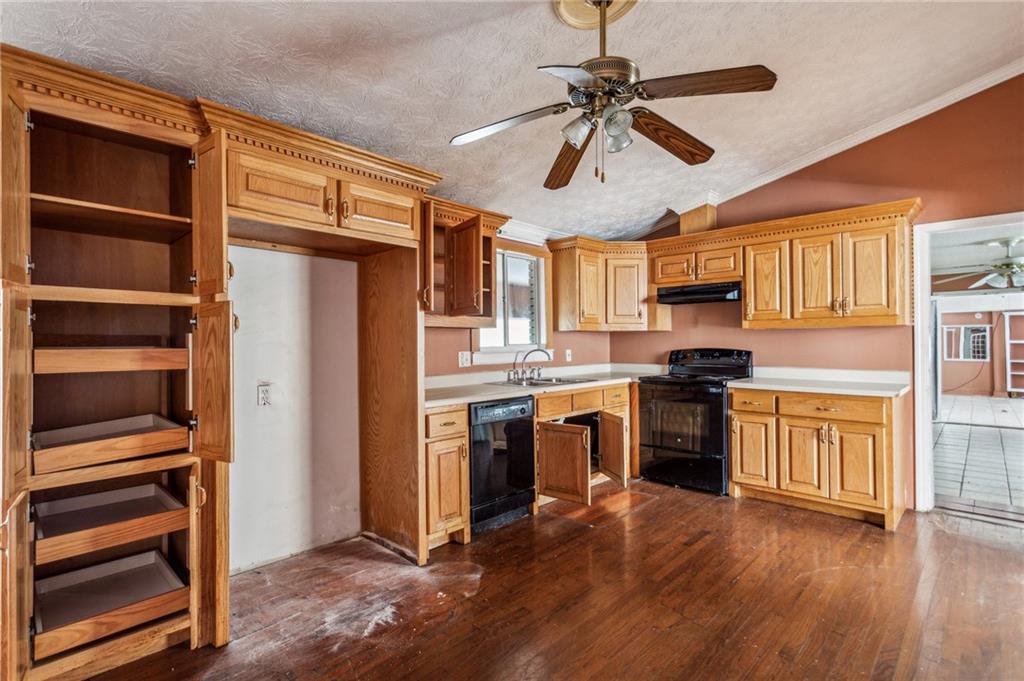 1310 Loch Lomond Trail SW