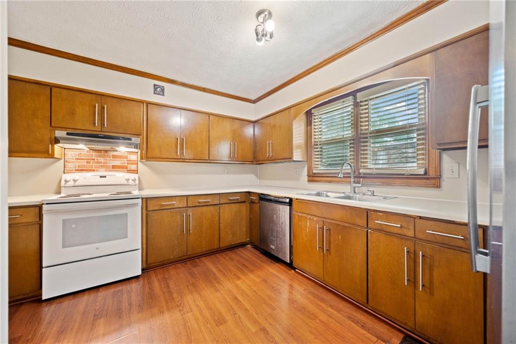 1237 Hunters Drive
