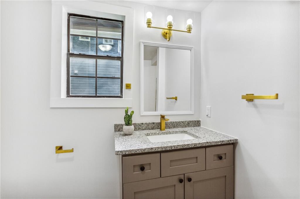 698 Garibaldi Street SW