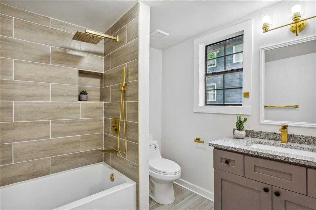 698 Garibaldi Street SW