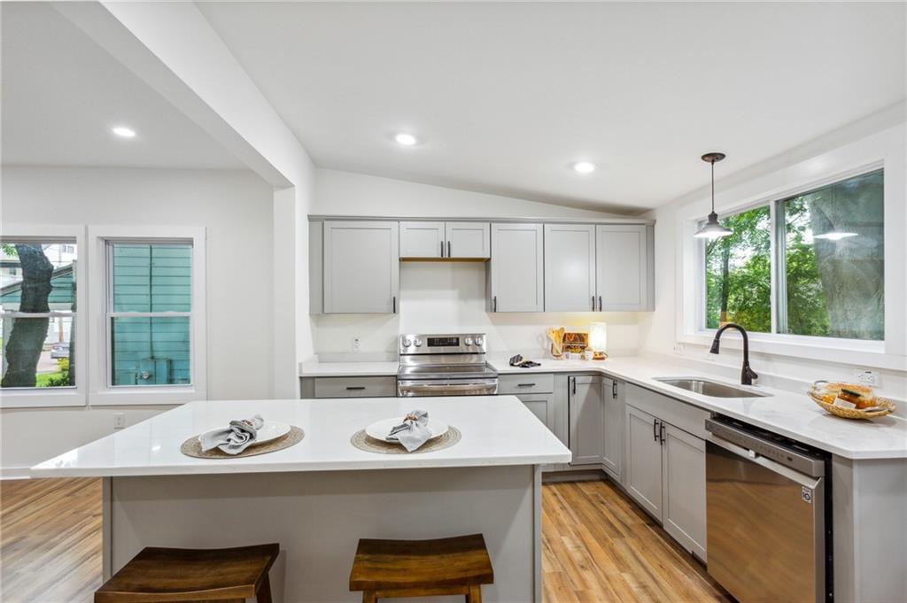 698 Garibaldi Street SW