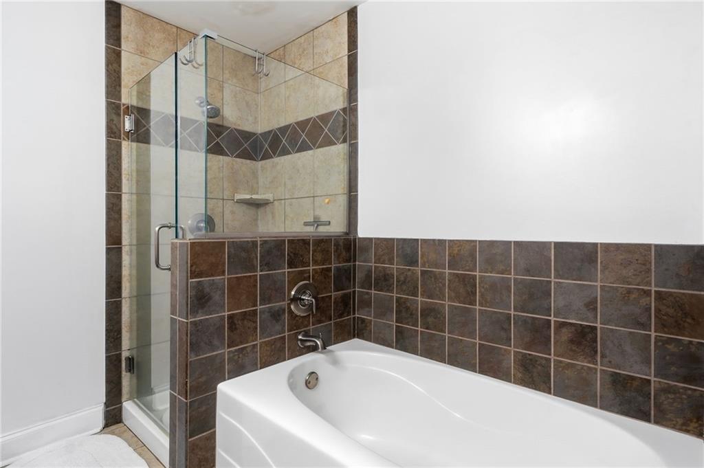 1106 Madison Lane SE