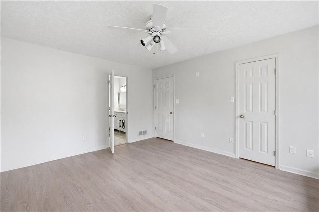 1130 Valley Ridge Court SE