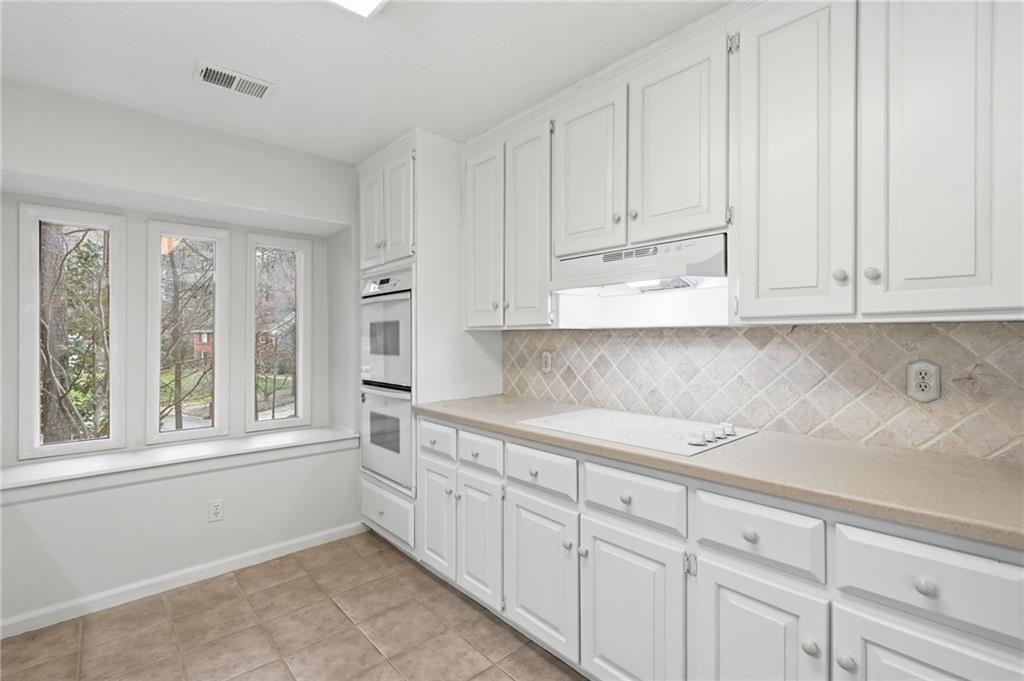 1130 Valley Ridge Court SE