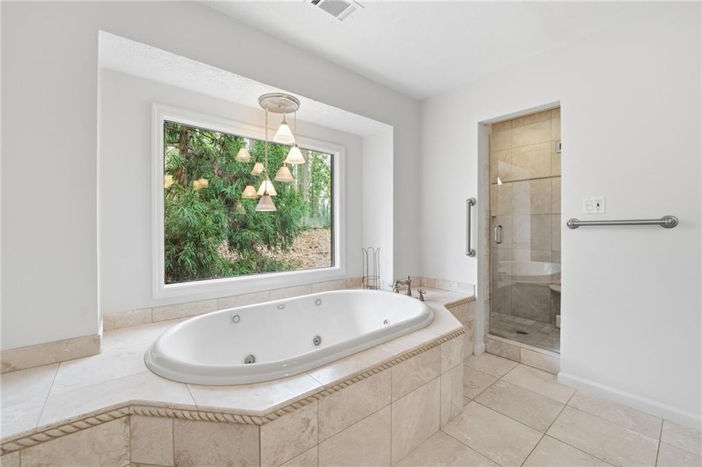 1130 Valley Ridge Court SE