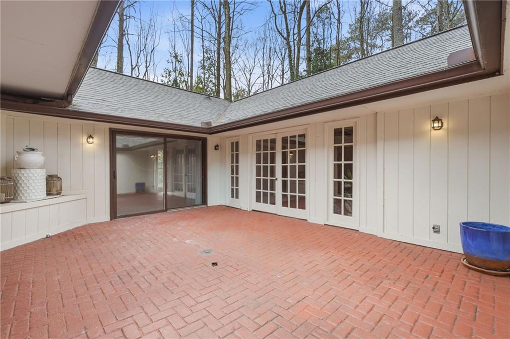 1130 Valley Ridge Court SE