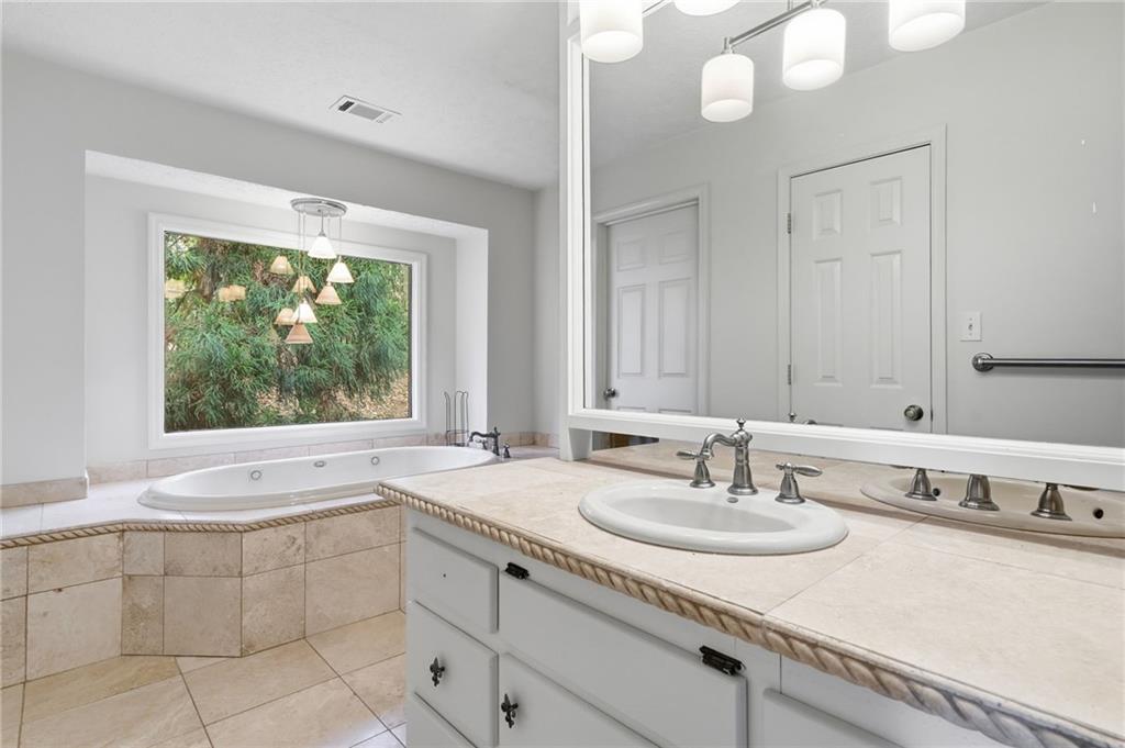 1130 Valley Ridge Court SE