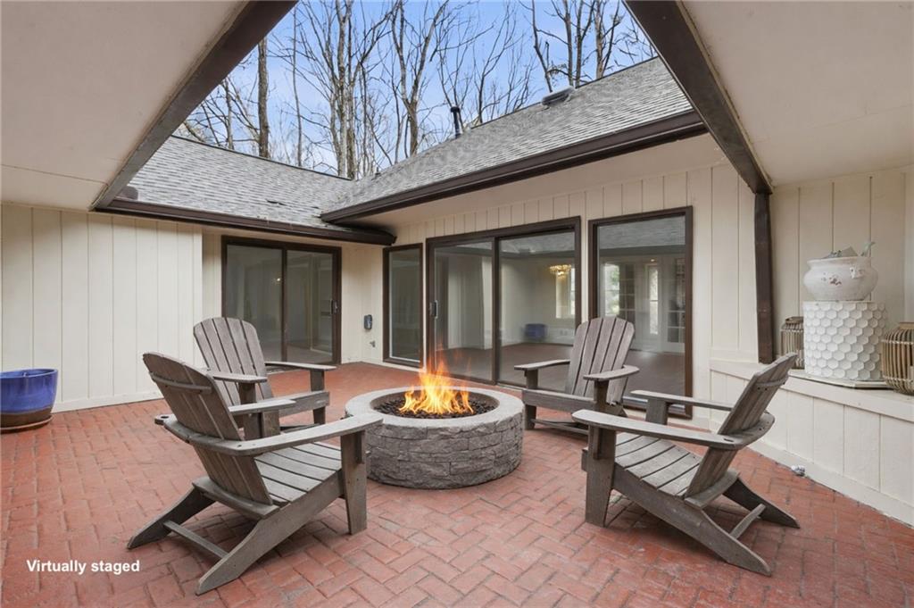 1130 Valley Ridge Court SE