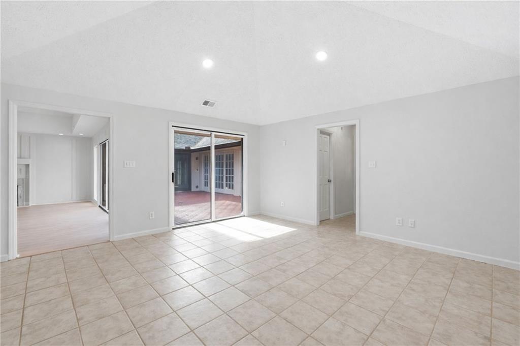 1130 Valley Ridge Court SE