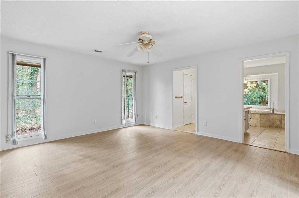 1130 Valley Ridge Court SE