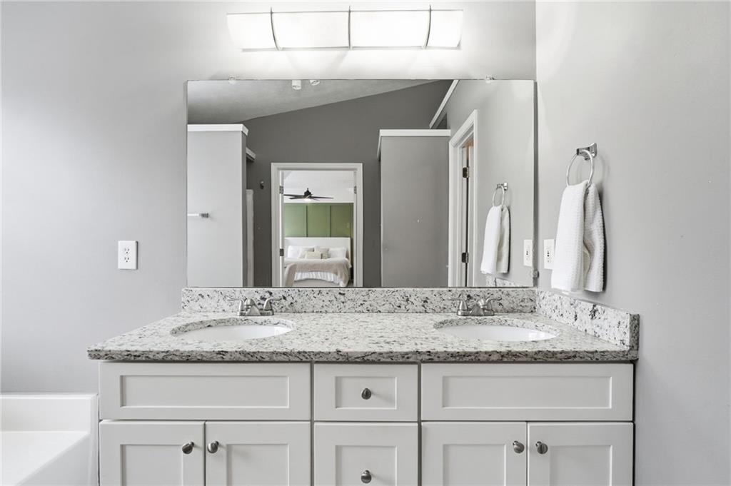 5076 Newpark Drive NW