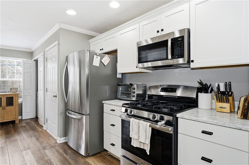 5076 Newpark Drive NW