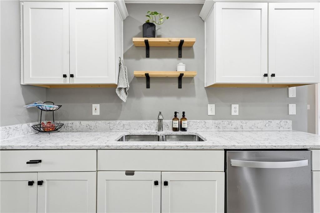 5076 Newpark Drive NW